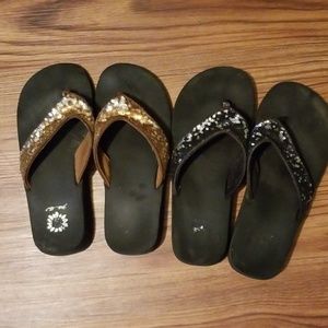 2 pr of yellow box flip flops